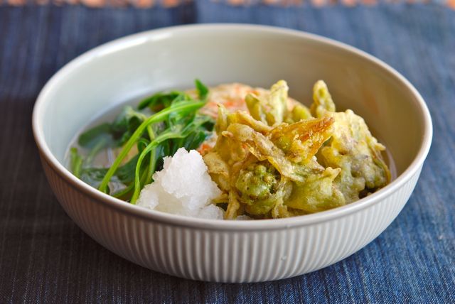 フキノトウの天ぷらと豆腐の蒸し物