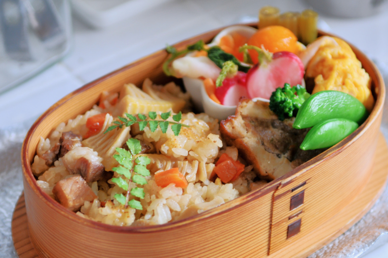 筍の中華風炊き込みご飯のお弁当